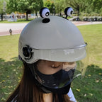Occhi decorativi per casco – sul casco