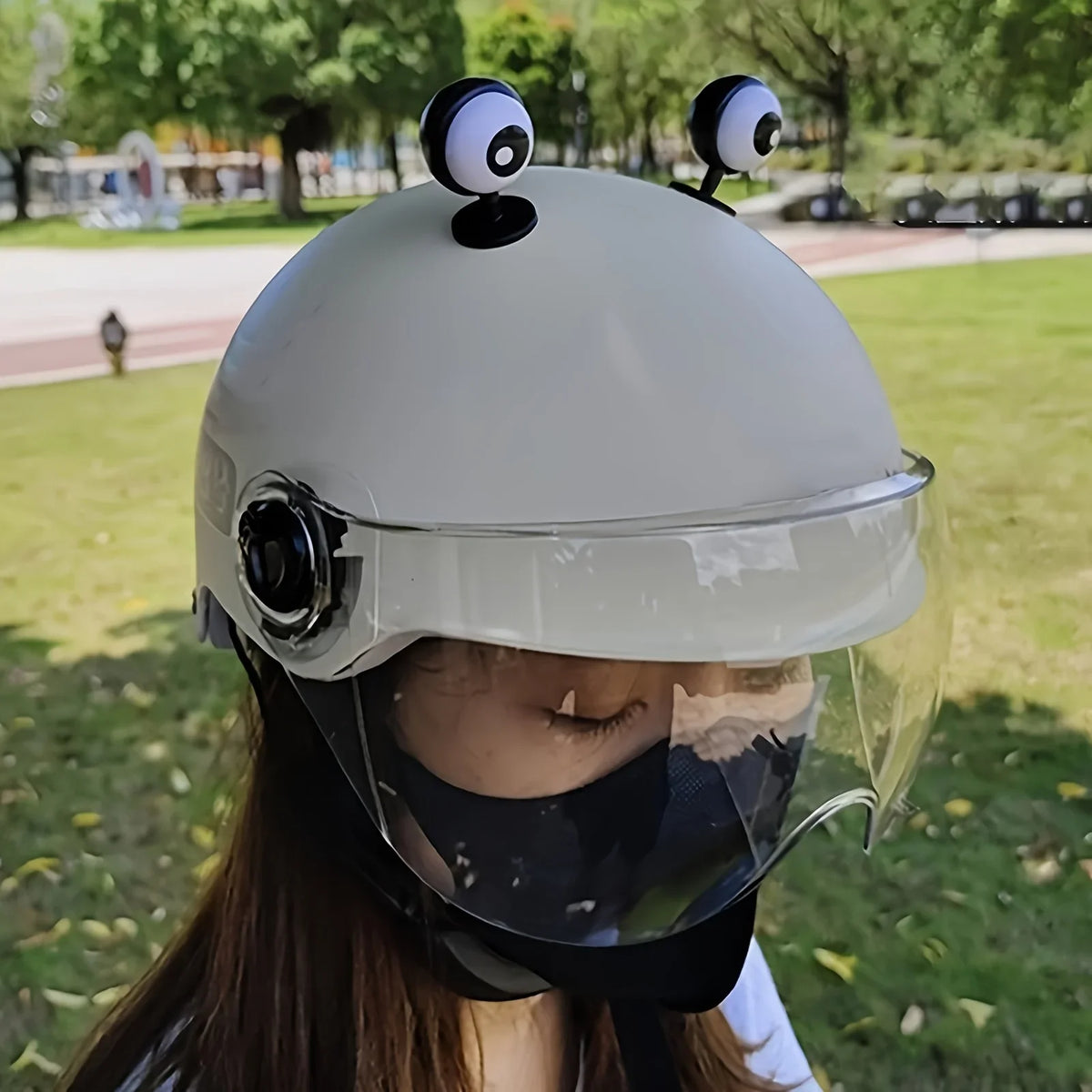 Olhos decorativos para capacete – no capacete