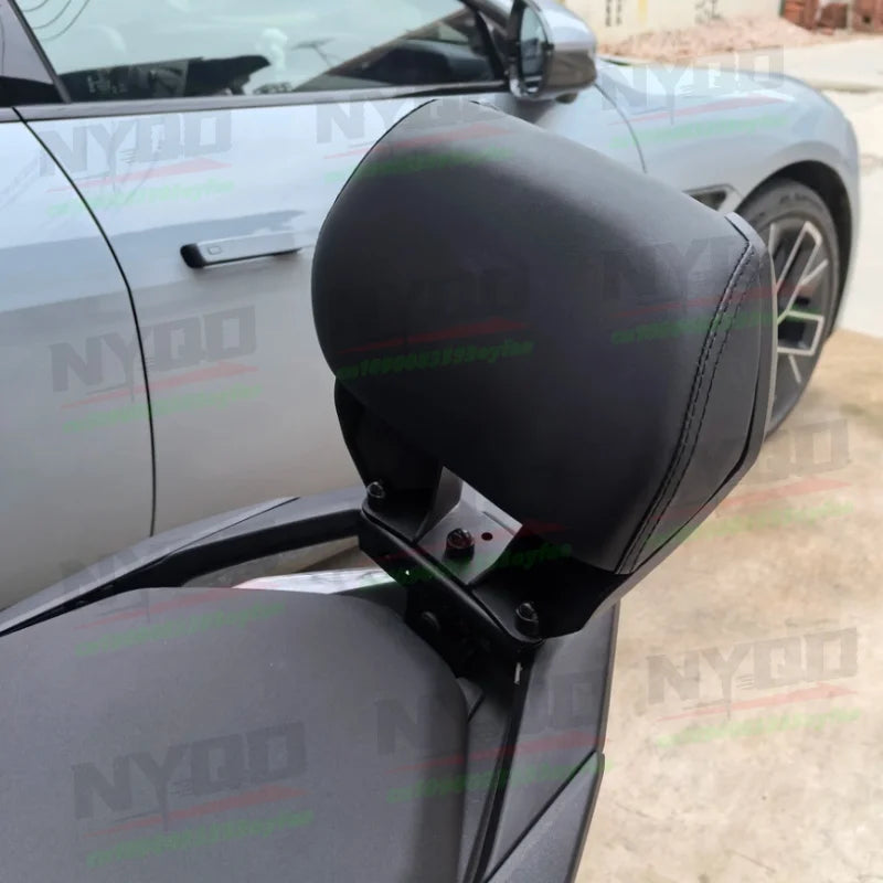 Respaldo para pasajero Zontes 150X – Vista de detalle