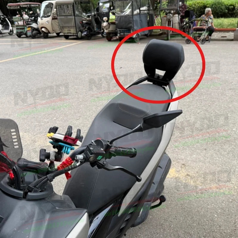 Respaldo para pasajero Zontes 150X – Primer plano